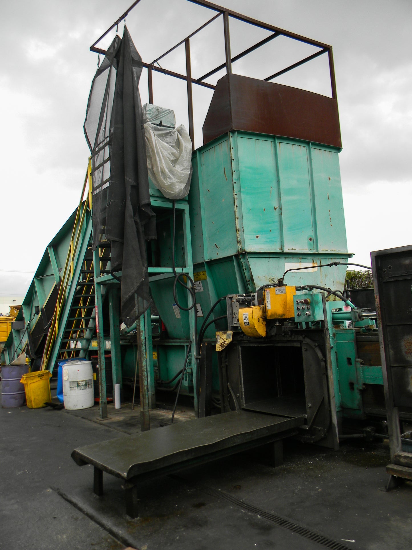 Enterprise 2-Ram Horizontal Baler 1616