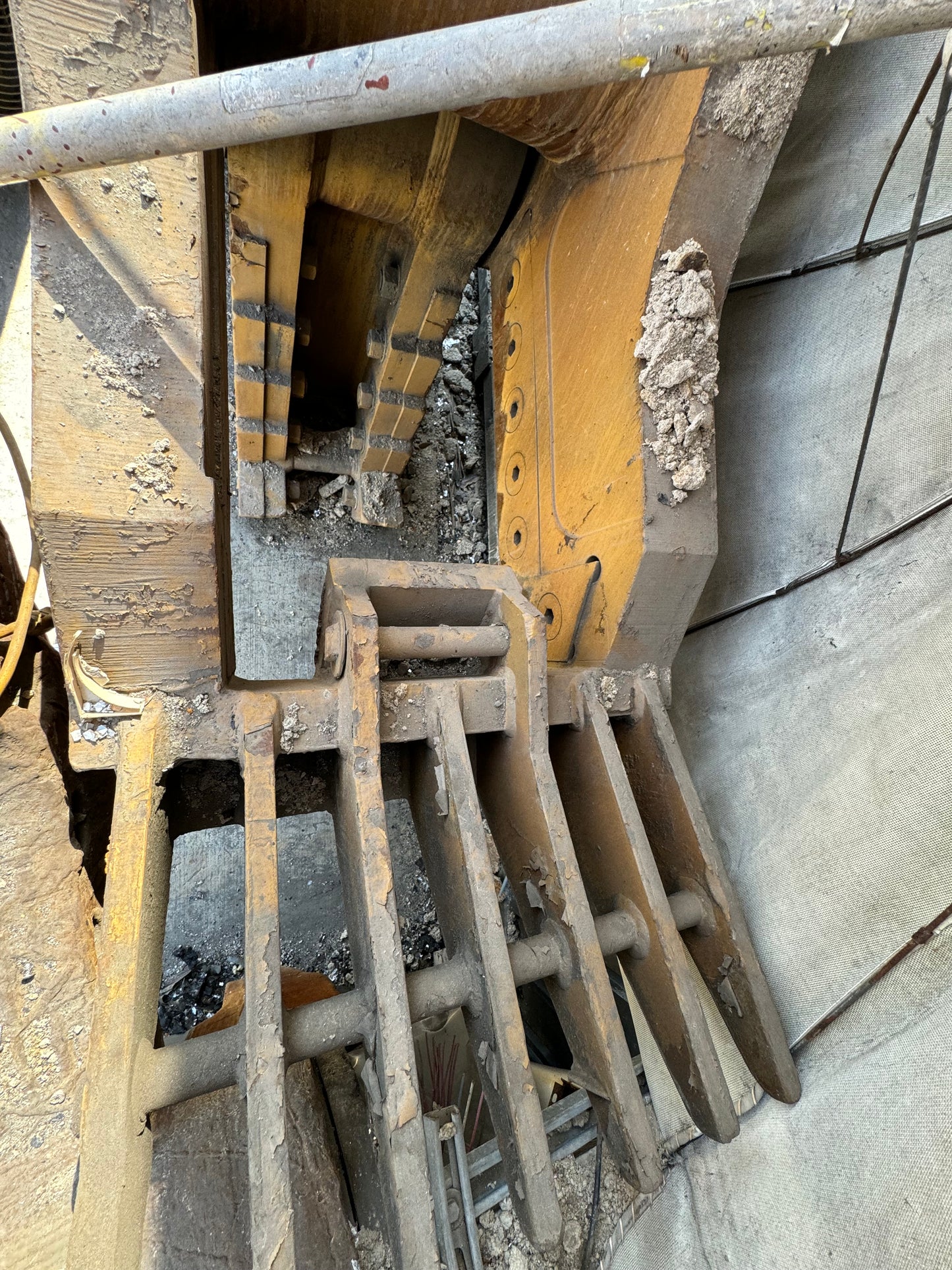 Excavator Concrete Pulverizer Attachment